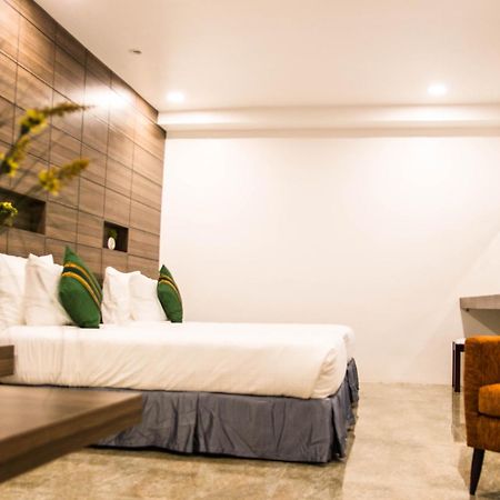 Family Boutique Hotel Vientiane Buitenkant foto